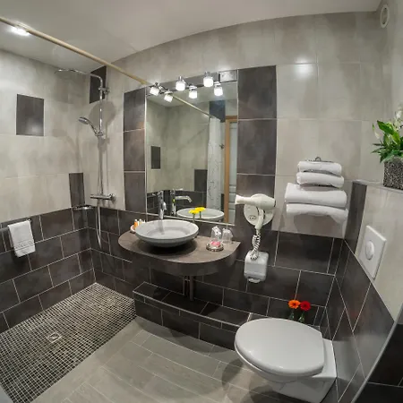 Cit'hotel Avantici Hotell 3*